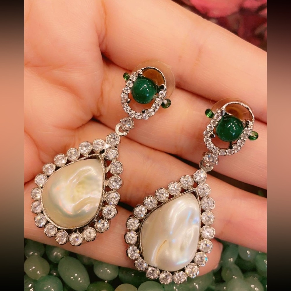 Sterling silver 925 real pearls 
Lab created emerald beads